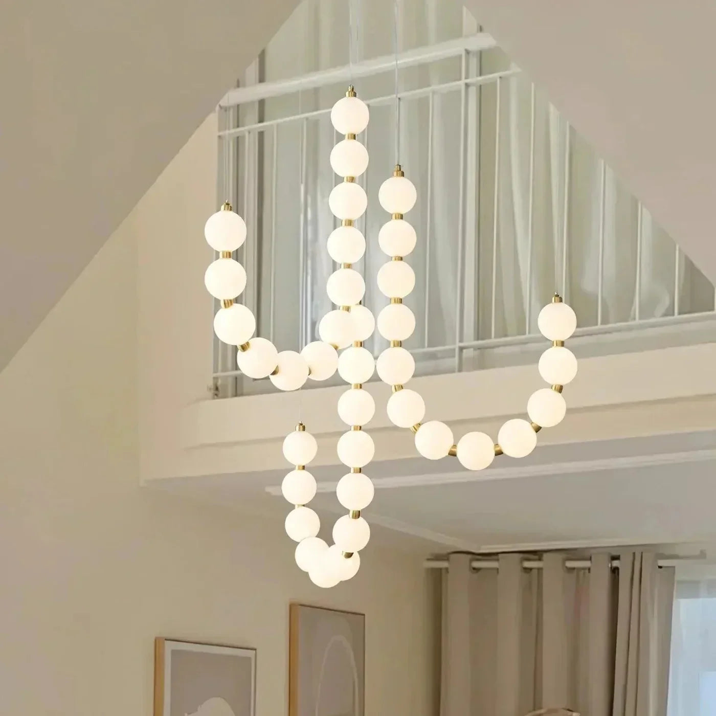 Lampa wisząca LED nowoczesna – efektowna forma naszyjnika z kulami świetlnymi
