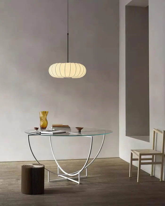 Lampa sufitowa z jedwabnym kloszem styl japoński wabi-sabi – owalny klosz z delikatnym żebrowaniem