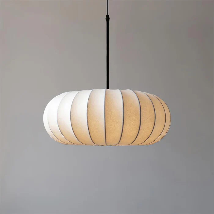 Lampa sufitowa z jedwabnym kloszem styl japoński wabi-sabi – owalny klosz z delikatnym żebrowaniem
