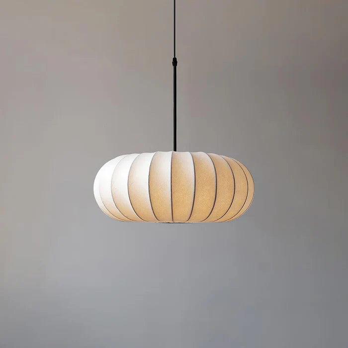 Lampa sufitowa z jedwabnym kloszem styl japoński wabi-sabi – owalny klosz z delikatnym żebrowaniem