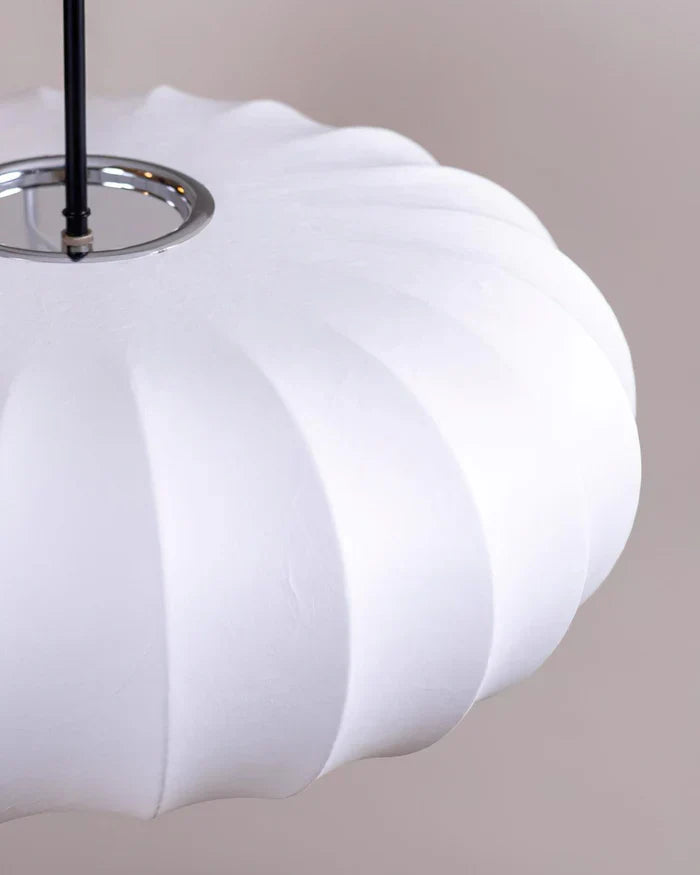 Lampa sufitowa z jedwabnym kloszem styl japoński wabi-sabi – owalny klosz z delikatnym żebrowaniem