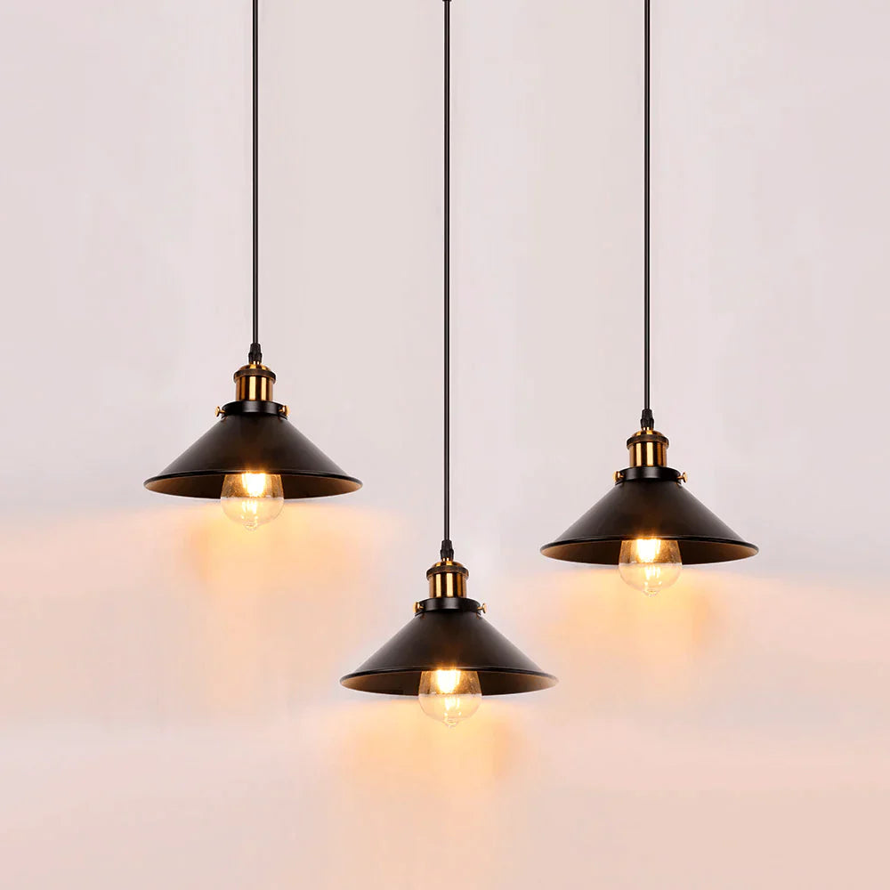 Industrialna Lampa Wisząca z Metalowym Kloszem