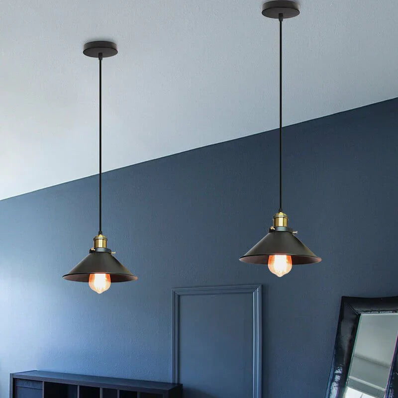 Industrialna Lampa Wisząca z Metalowym Kloszem