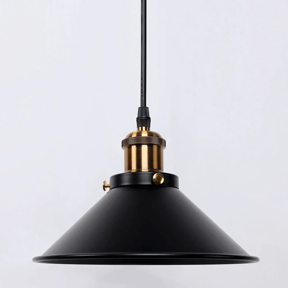 Industrialna Lampa Wisząca z Metalowym Kloszem