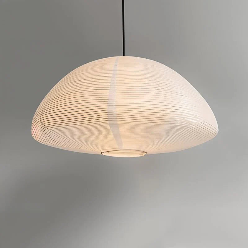 Nowoczesna Lampa Wisząca z Papieru z Delikatnym Prążkowaniem  – Minimalistyczna Elegancja