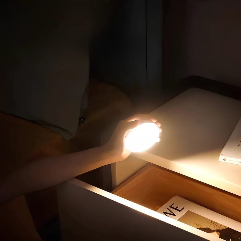Bezprzewodowa lampka LED z czujnikiem ruchu i ładowaniem USB