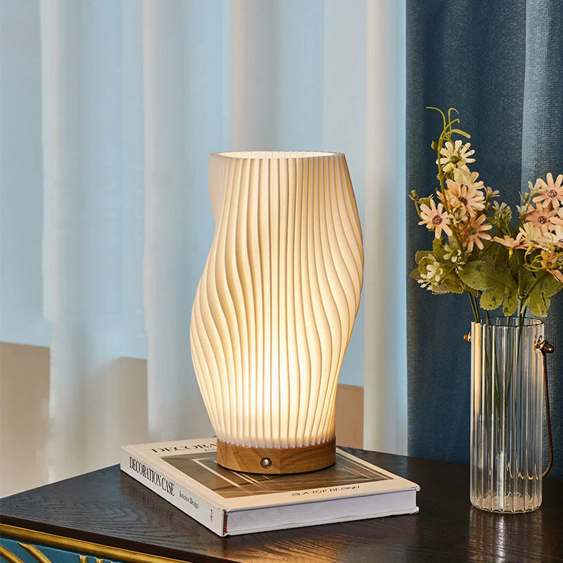 Designerska lampa stołowa LED o spiralnym kształcie