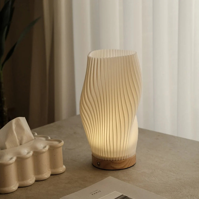 Designerska lampa stołowa LED o spiralnym kształcie